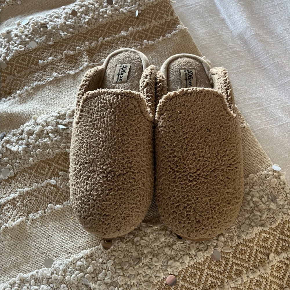 Dluxe by Dearfoams Teddy Slippers